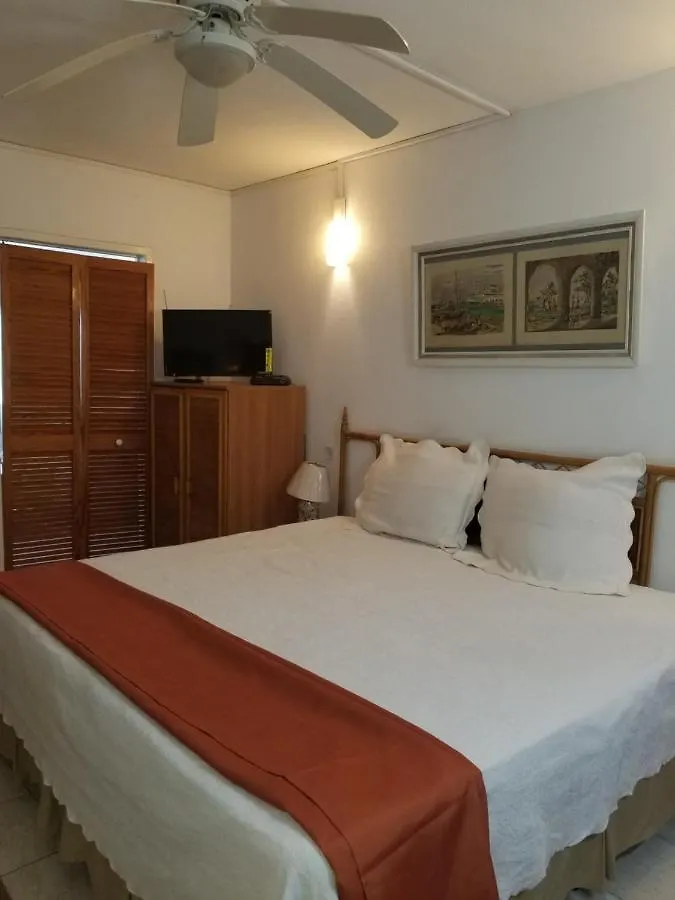 212 Goldenview Apartment Saint James